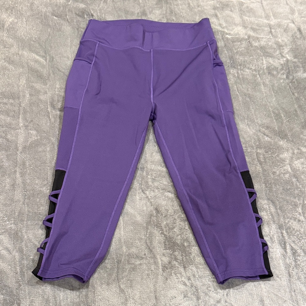 POP Fit Women's Capris in Purple and Black